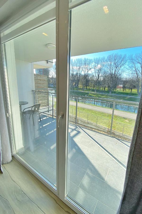 Capital Towers - Apartament Green Z Widokiem Na Rzeke Rzeszow Luaran gambar